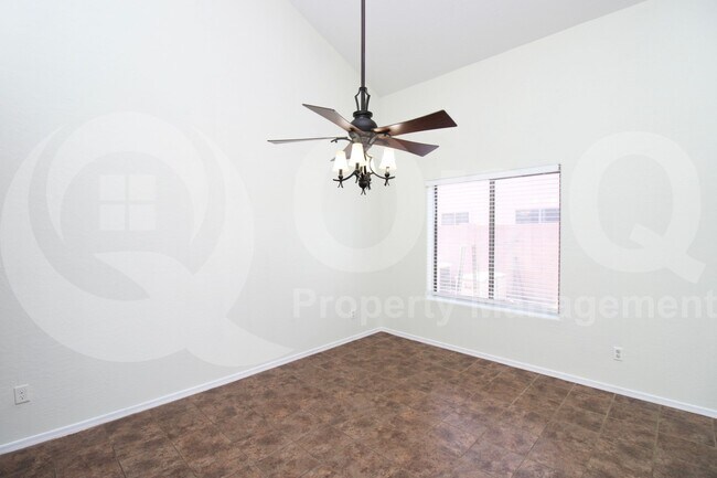 Building Photo - 13349 W Desert Rock Dr