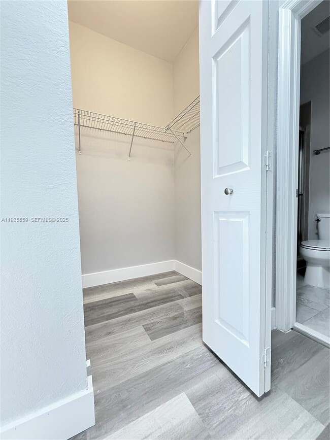 Building Photo - 134 SE 28th Ter