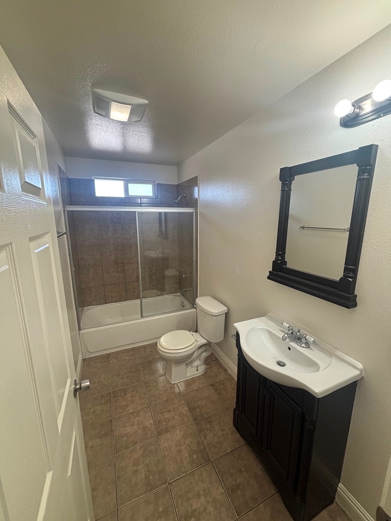 Building Photo - 1229 W 60th St