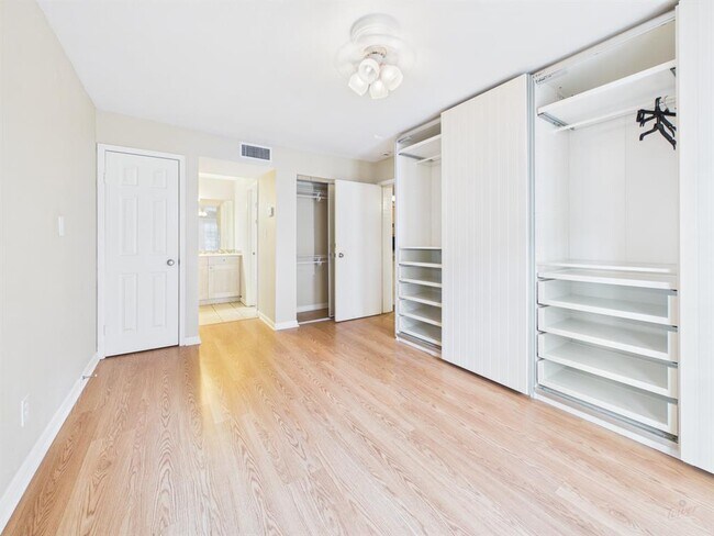 Building Photo - 7685 Northcross Dr