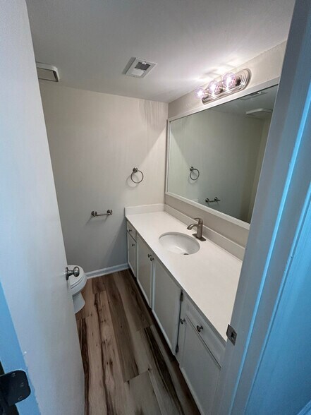 Building Photo - 1034 Hunters Trce