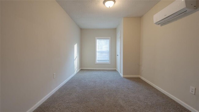 Building Photo - 6218 Creekford Ln