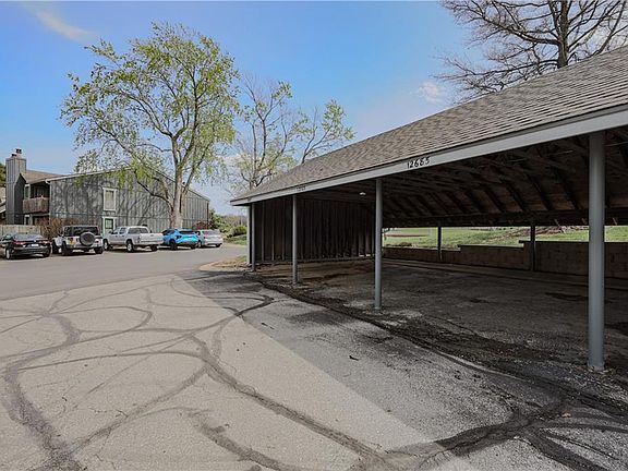 Building Photo - Rare end unit condo at The Crossings, loca...