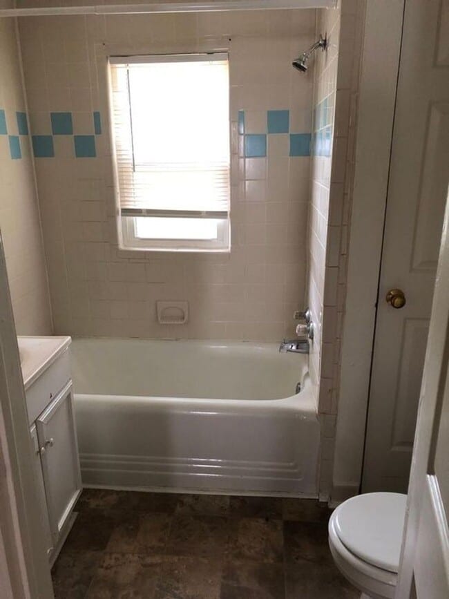 Building Photo - Conveniently Located Charming 2-bedroom 1-...