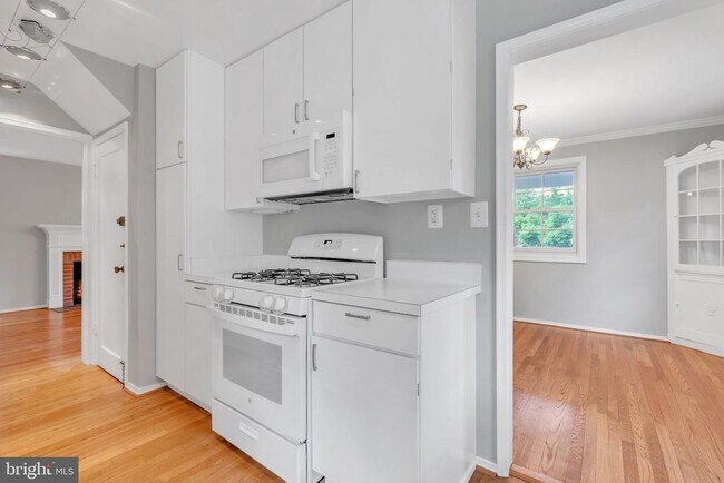 Building Photo - 4306 Alton Pl NW