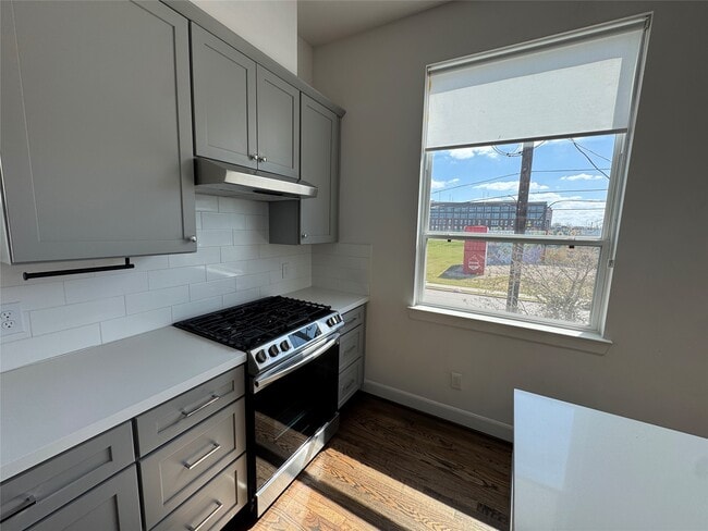 Building Photo - 304 Jensen Dr