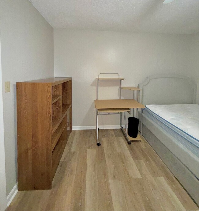 Building Photo - AVAILABLE FALL 2025  - Condo FSU Downtown ...