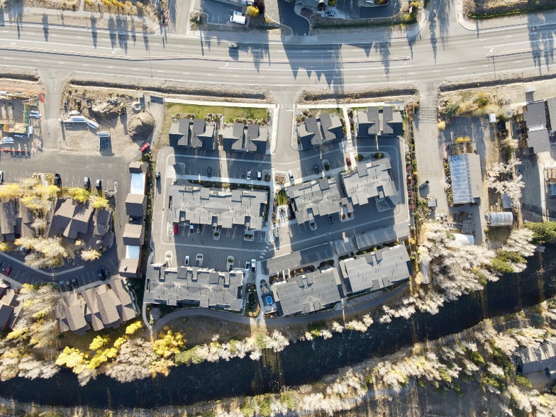 Building Photo - 722 Blue River Pkwy