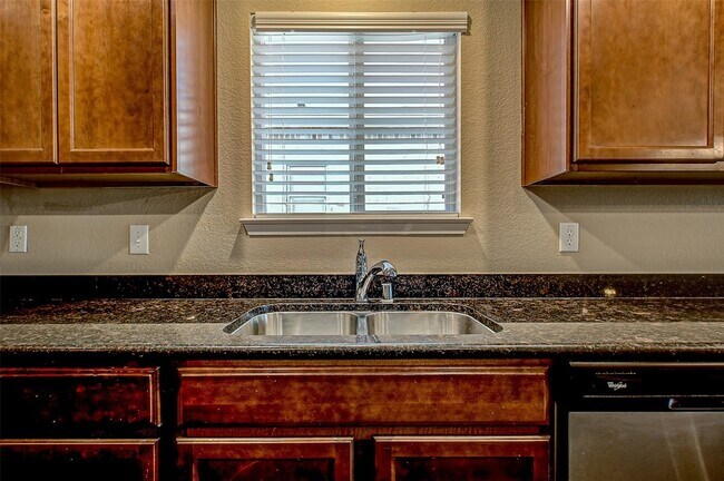 Building Photo - 120 Abelia Dr