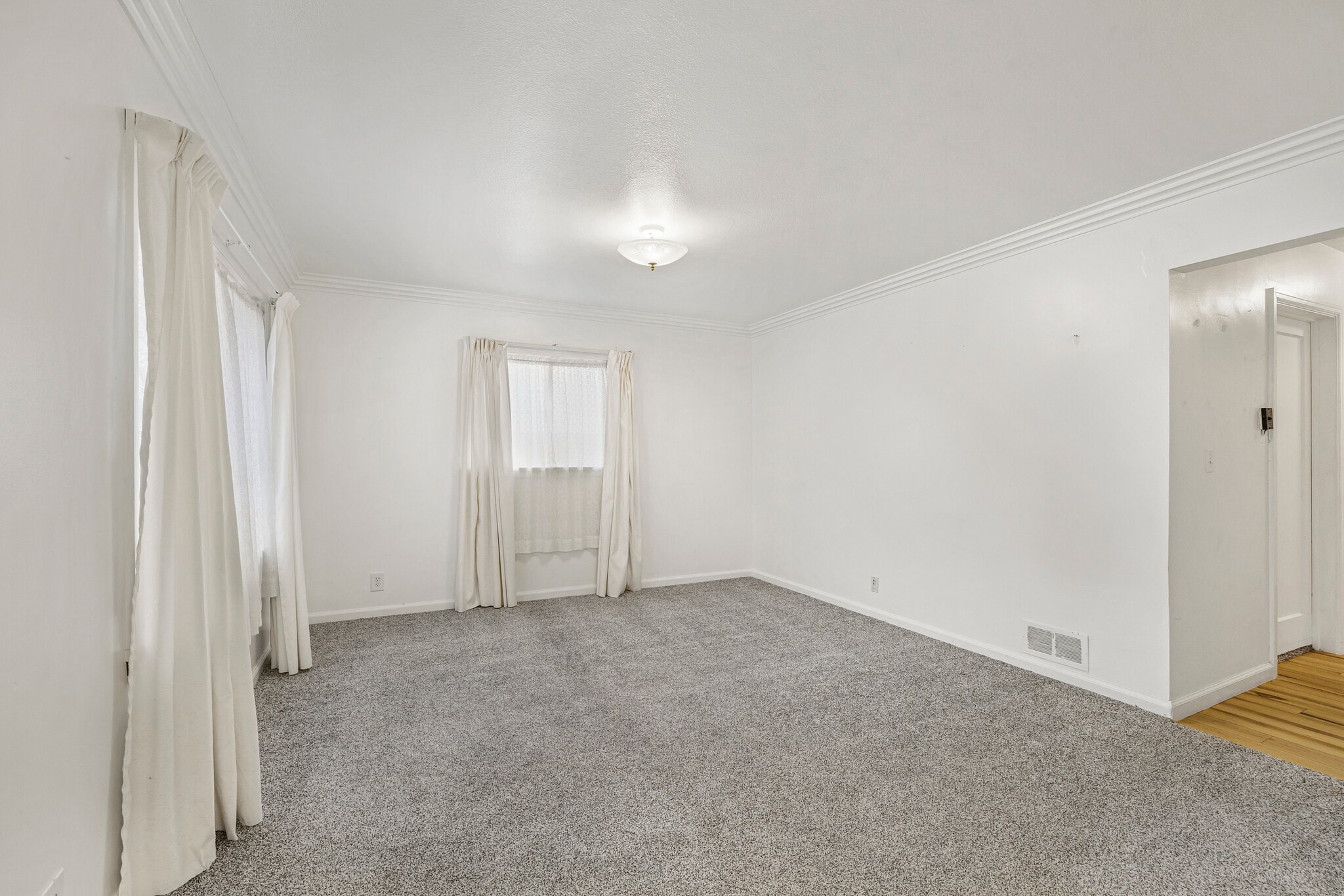 Building Photo - 225 E 2nd S