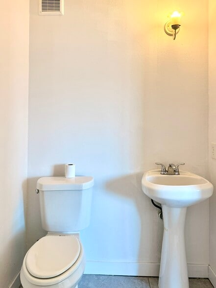 Building Photo - 7220 1st Ave N