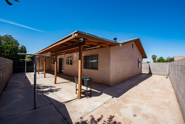 Building Photo - 4598 W 18th Ln