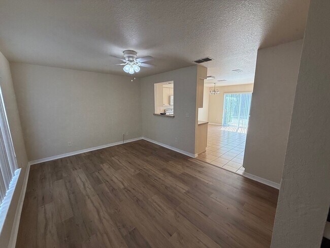 Building Photo - 2 Bedroom/2 1/2 Bathroom End Unit Apartment