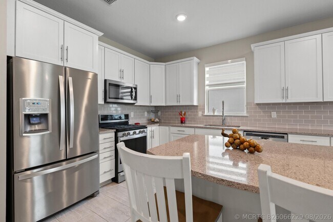 Building Photo - 10454 SW Captiva Dr