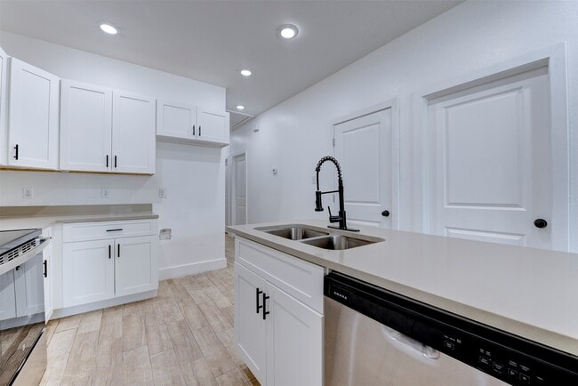 Building Photo - 5121 Southwind St