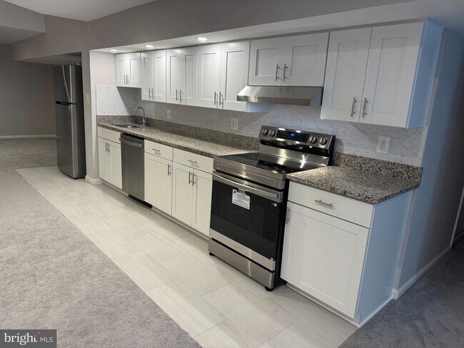 Building Photo - 1300 Pinstripe Ct