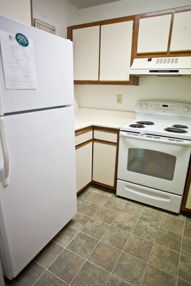 Building Photo - Wonderful 2BR garden apartment a few block...