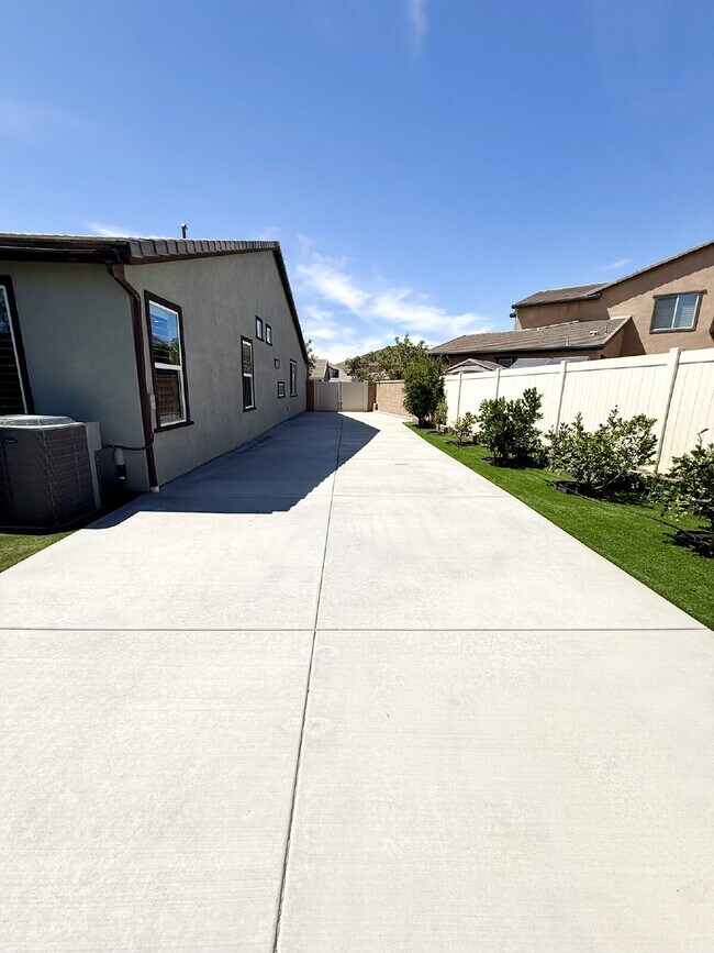 Building Photo - STUNNING 4BD/3BA HOME FOR RENT - SOLAR + EV CHARGING - MENIFEE CA 92584
