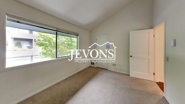 Building Photo - Top-floor 2-level condo with brand-new kitchen and ensuite bath – Utilities and internet included...