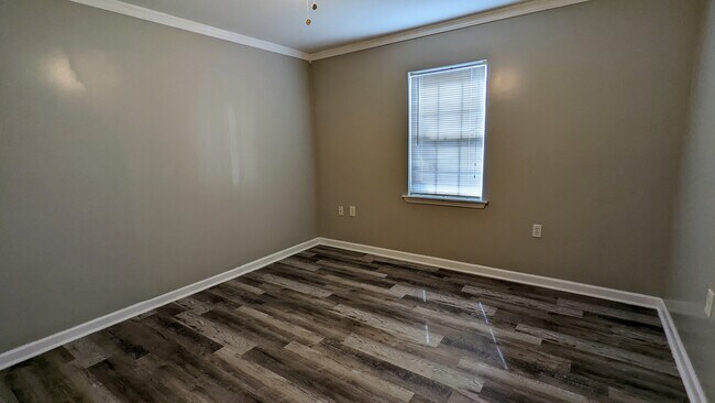 Building Photo - 710 Derbigny St