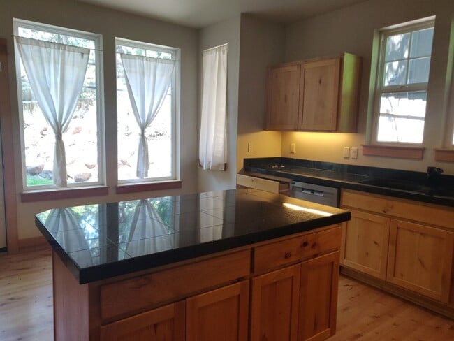 Building Photo - Charming 3x2.5 Modern Craftsman Home in NW...