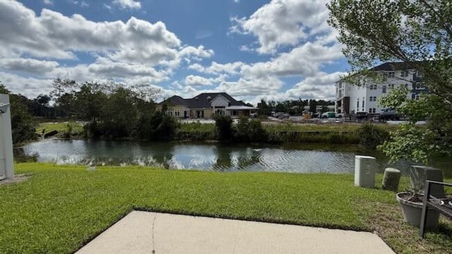 Building Photo - 3 bedroom - 2 bathroom - Stonelake Townhom...