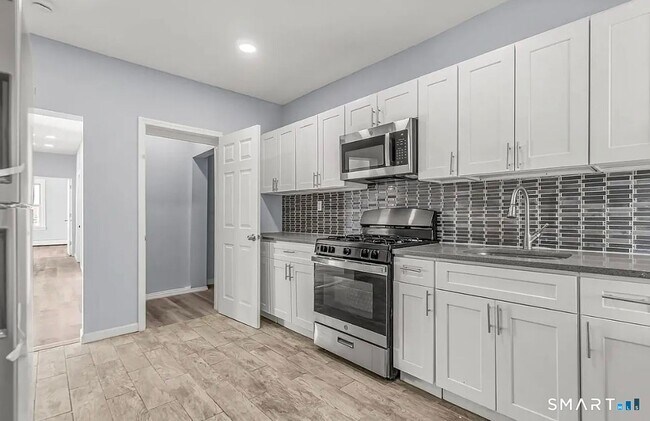 Building Photo - 1220 Pembroke St