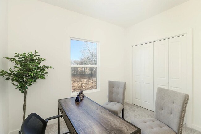 Building Photo - 5314-5316 N Pinecrest St