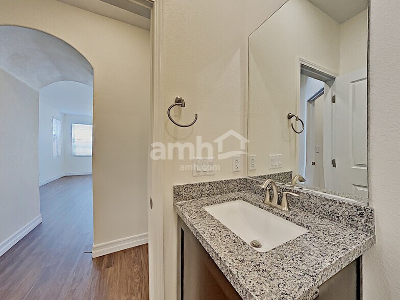 Building Photo - 5825 Petronius St