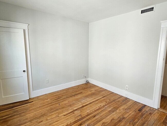 Building Photo - 169 Perry Ave