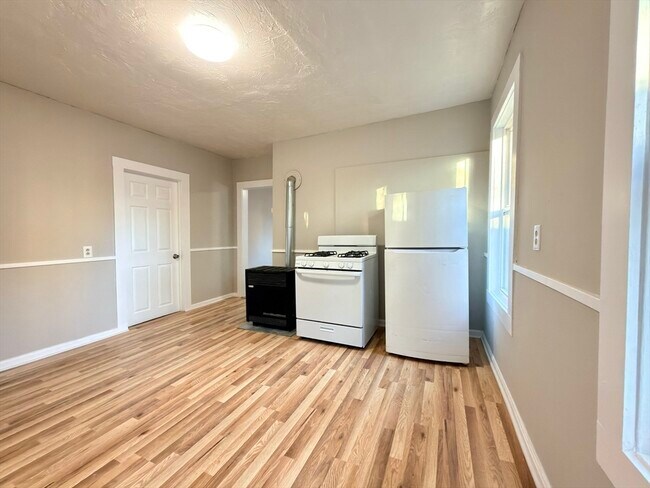 Building Photo - 16 1/2 Winslow St