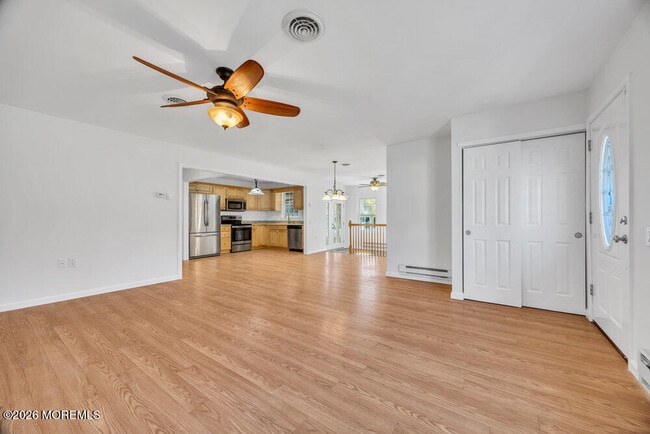 Building Photo - 5B Spring St