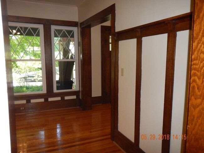 Building Photo - Available 6/1/25 Charming Two Story Single...