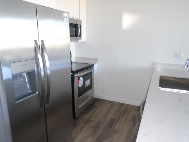 Building Photo - 5387 Euclid Dr