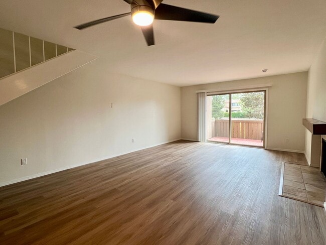 Building Photo - Beautiful Two Story 2Bd 1.5Ba Townhouse Ne...