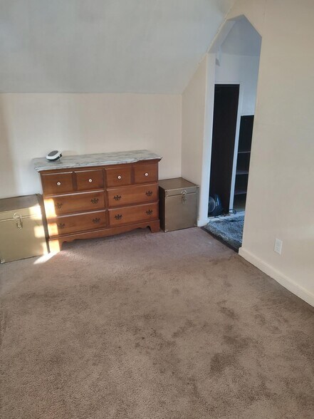 Building Photo - 14 Worrall Ave