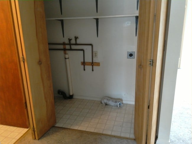 Building Photo - 369 Cole Ave