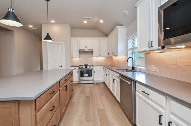 Building Photo - 18426 Bluebird Br Ln