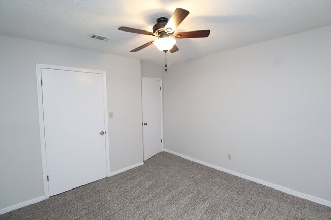 Building Photo - Brookside Townhome with Downstairs Bedroom, Updated Kitchen, and Access to Pool & Tennis