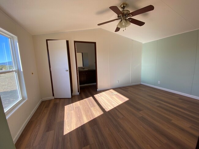 Building Photo - 533 Frost Rd