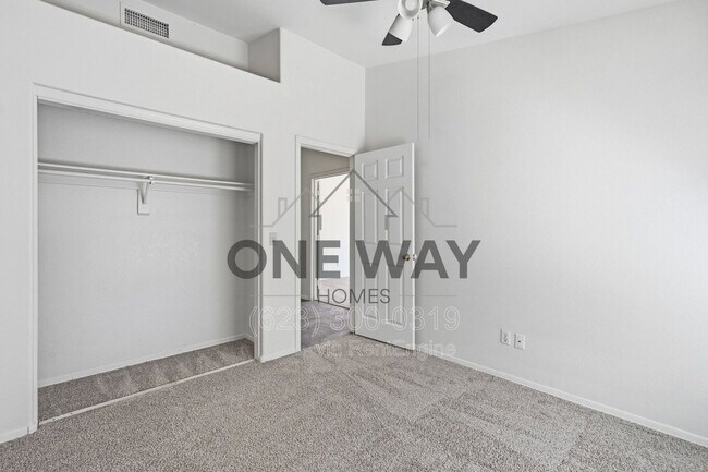 Building Photo - 4622 E Summerhaven Dr
