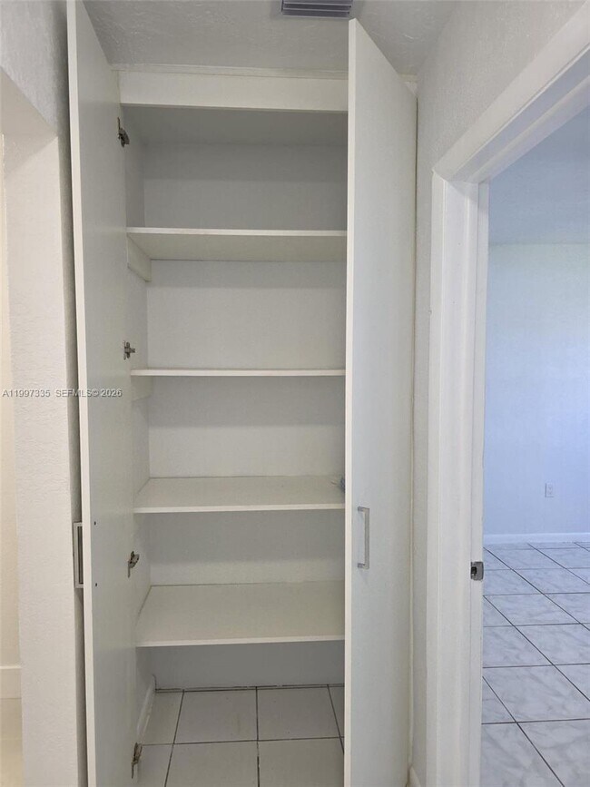 Building Photo - 965 NW 10th St