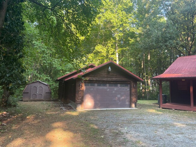 Building Photo - Secluded 1 Bedroom Cabin in Belmont!