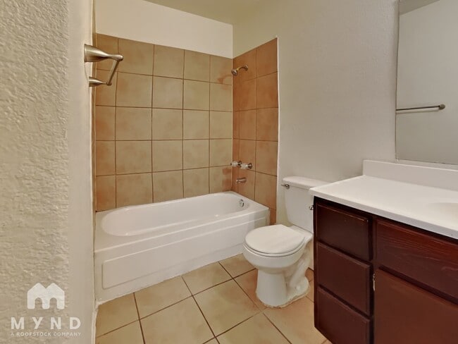 Building Photo - 5308 W Belleview St