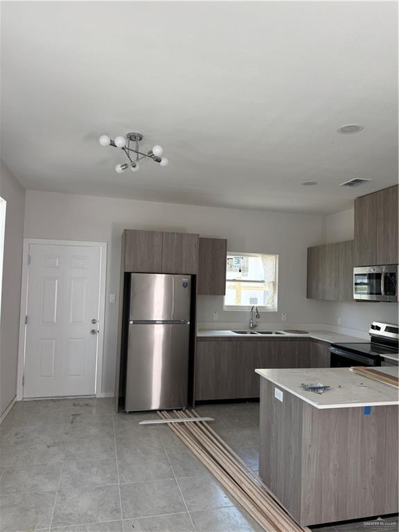 Building Photo - 402 N Alexandrite Ave