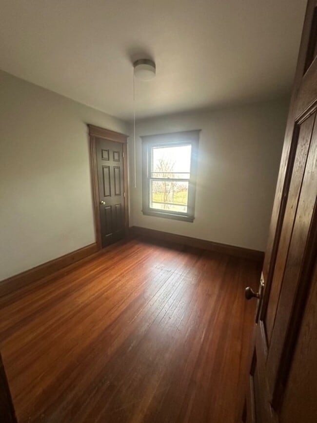 Building Photo - Spacious Single Family 4-Bedroom 1.5-Bath Home For Rent