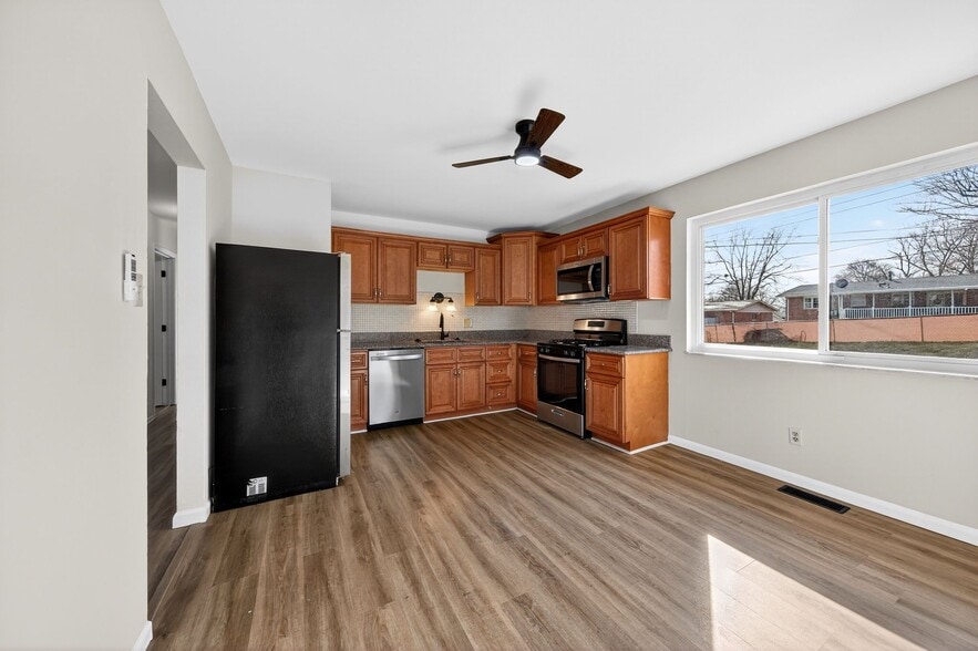 Building Photo - 3253 Greenbridge Dr