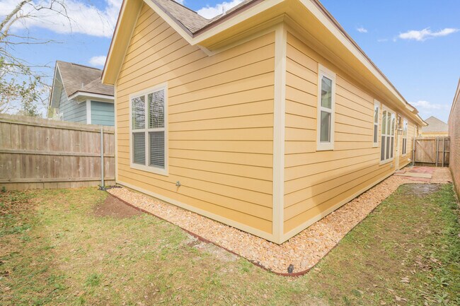 Building Photo - 145 Treasure Cove