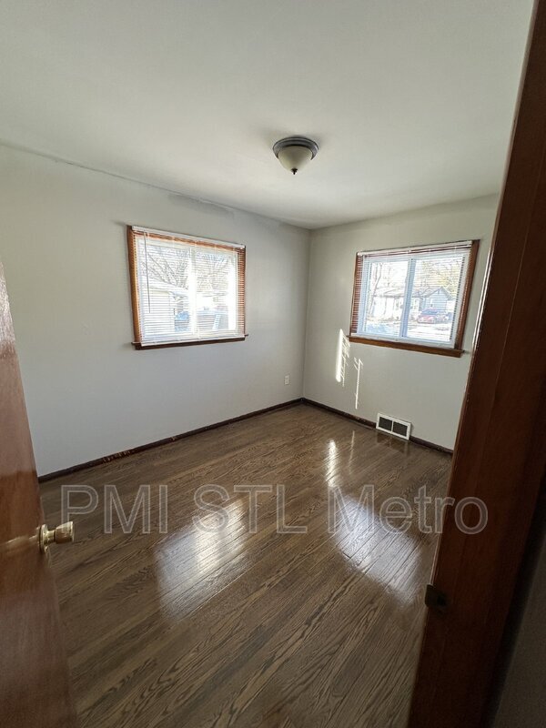 Building Photo - 1450 Fairmeadows Ln