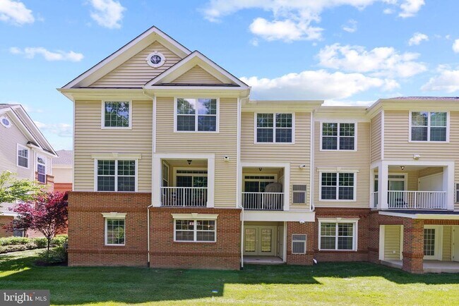 Building Photo - 23235 Milltown Knoll Square